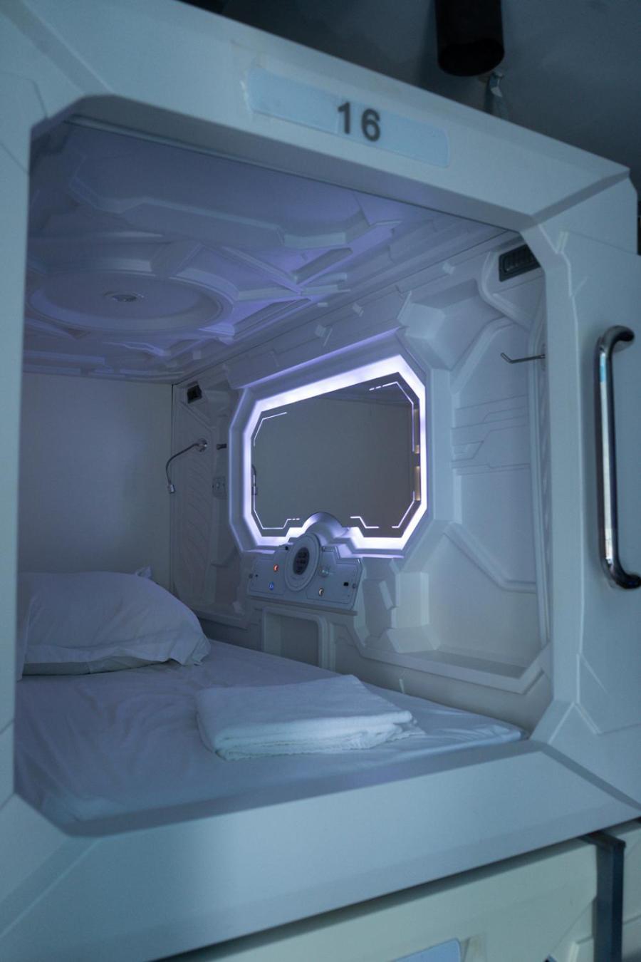U Street Capsule Hostel Вашингтон Екстериор снимка