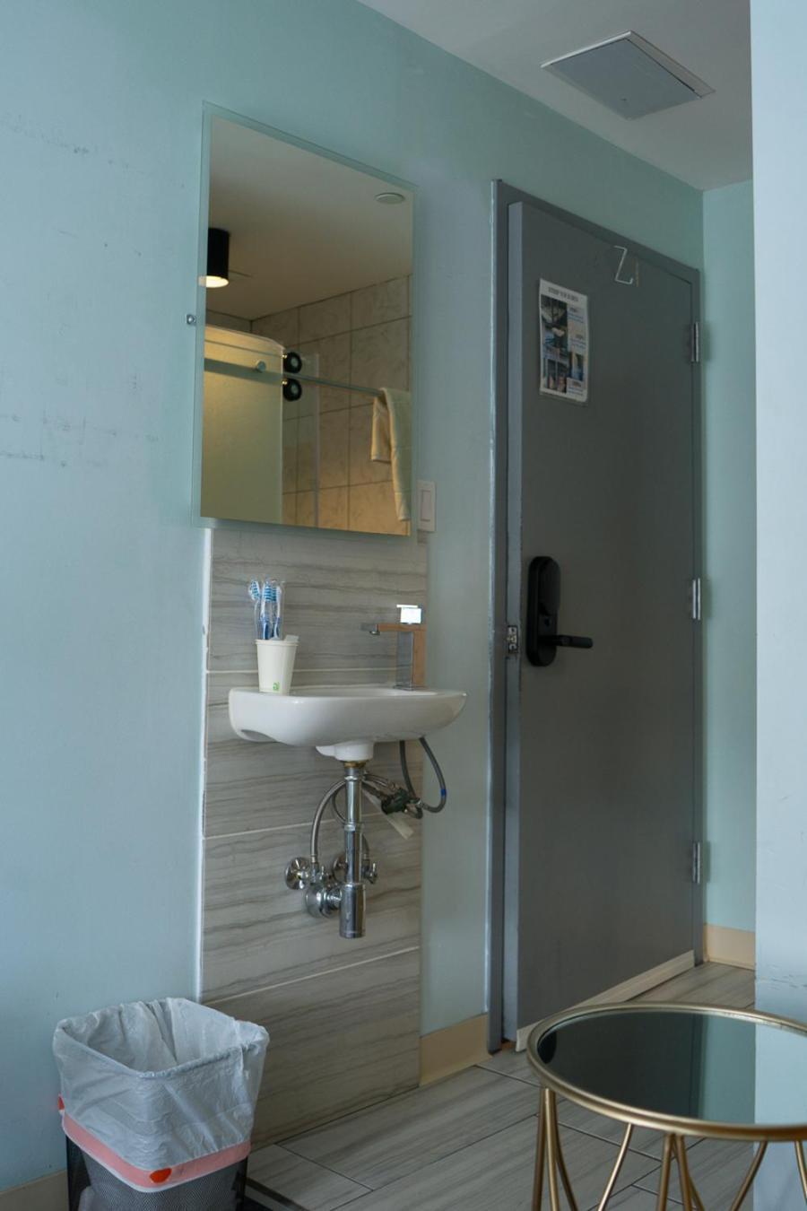 U Street Capsule Hostel Вашингтон Екстериор снимка