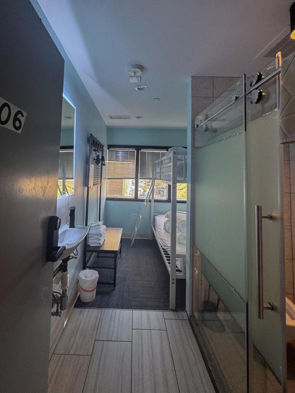 U Street Capsule Hostel Вашингтон Екстериор снимка