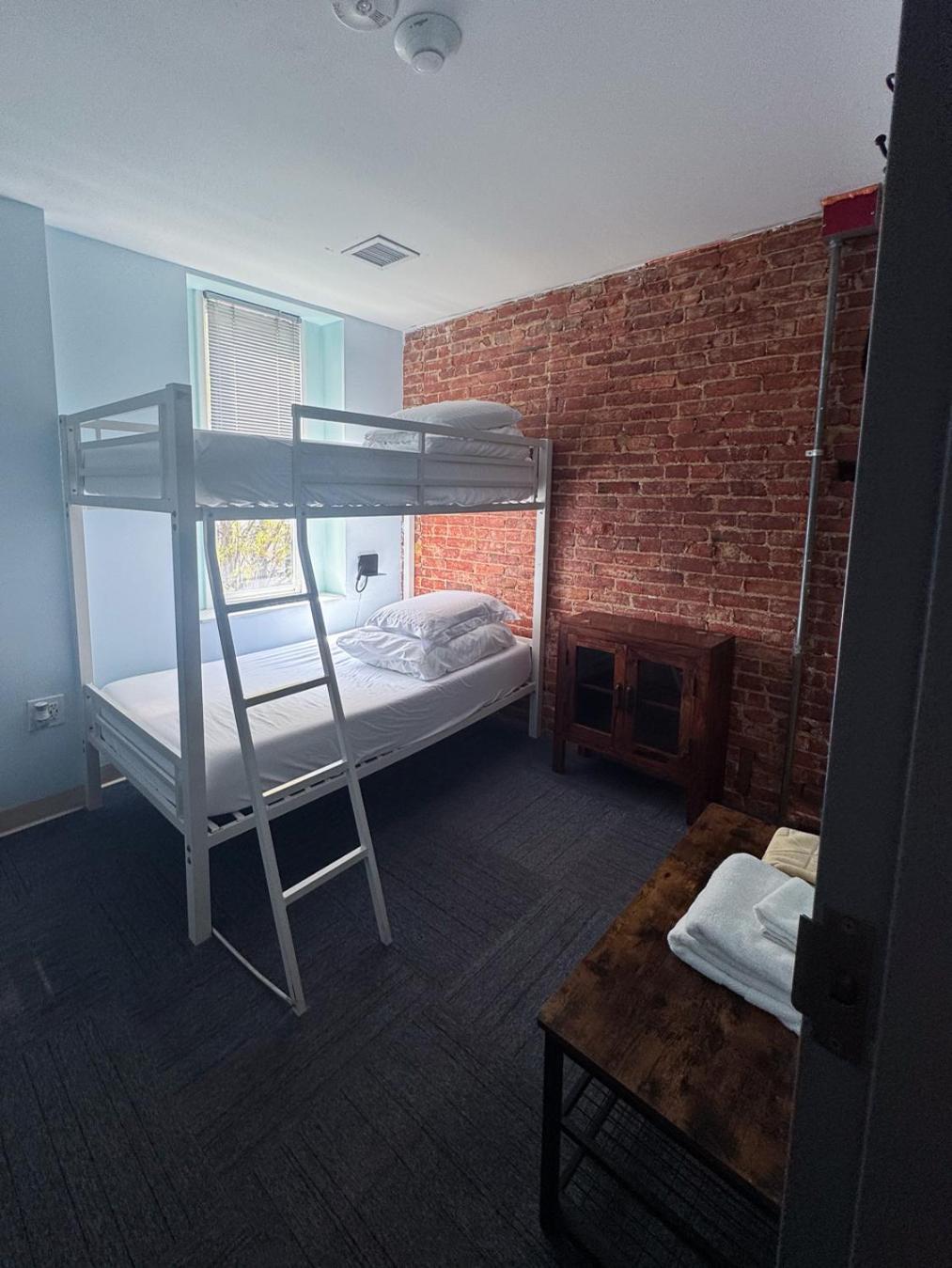 U Street Capsule Hostel Вашингтон Екстериор снимка