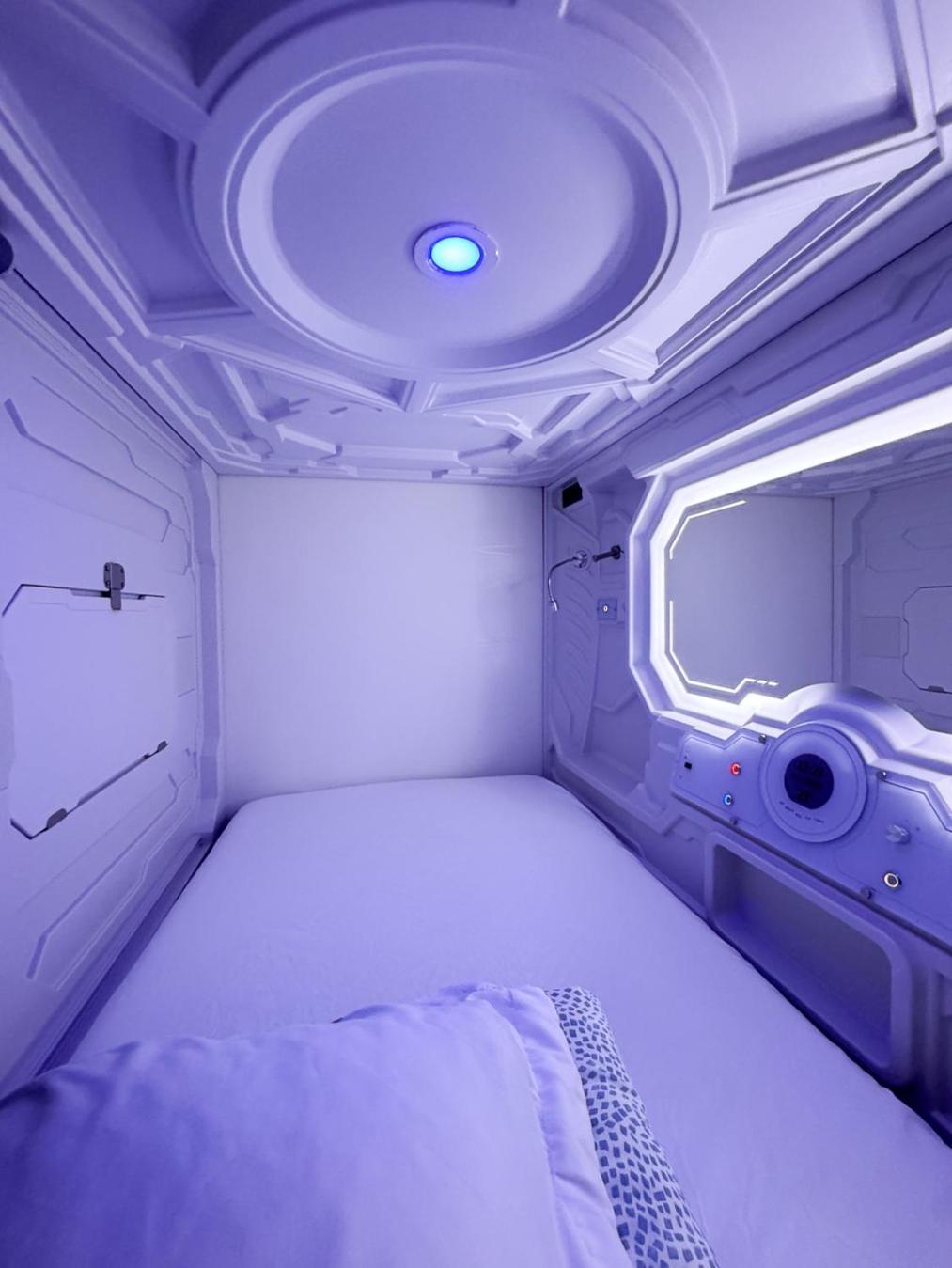 U Street Capsule Hostel Вашингтон Екстериор снимка