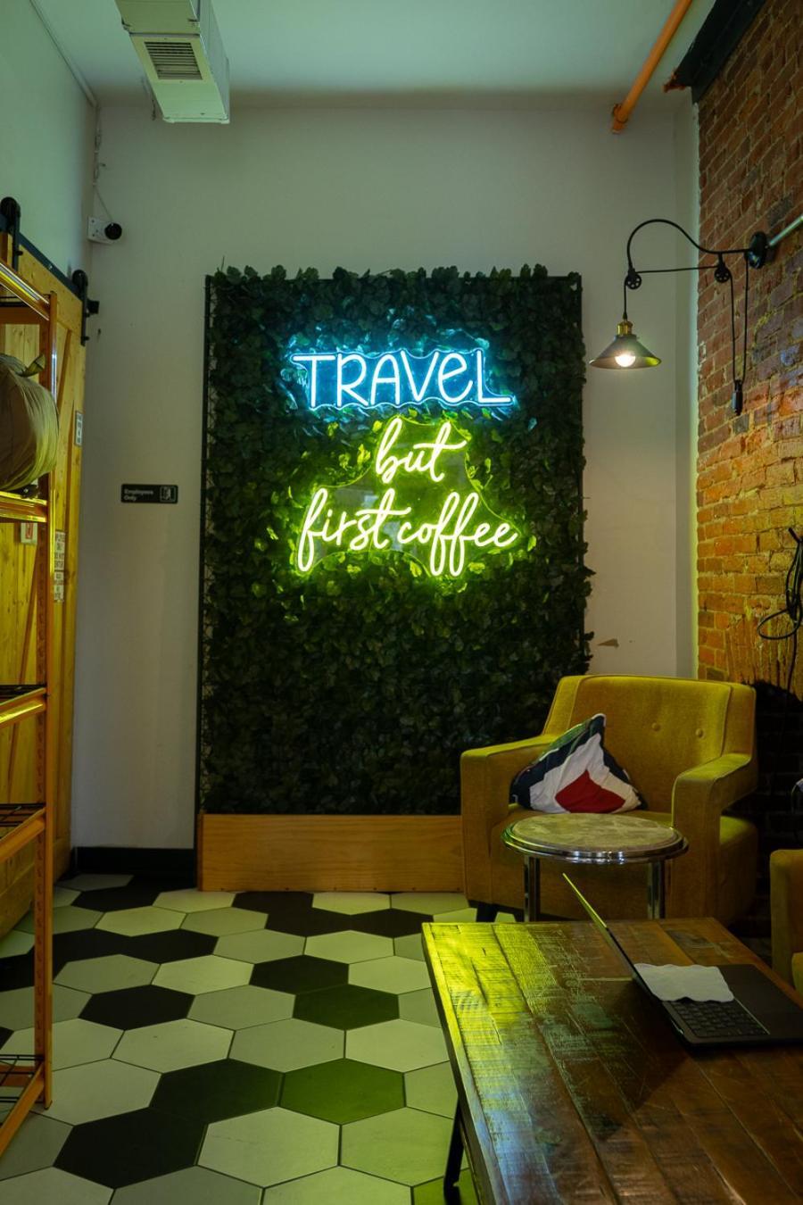 U Street Capsule Hostel Вашингтон Екстериор снимка
