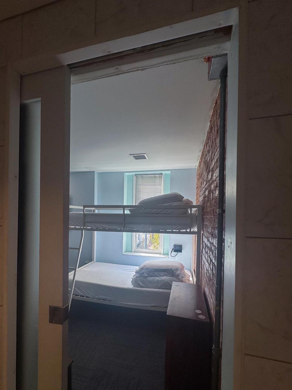 U Street Capsule Hostel Вашингтон Екстериор снимка
