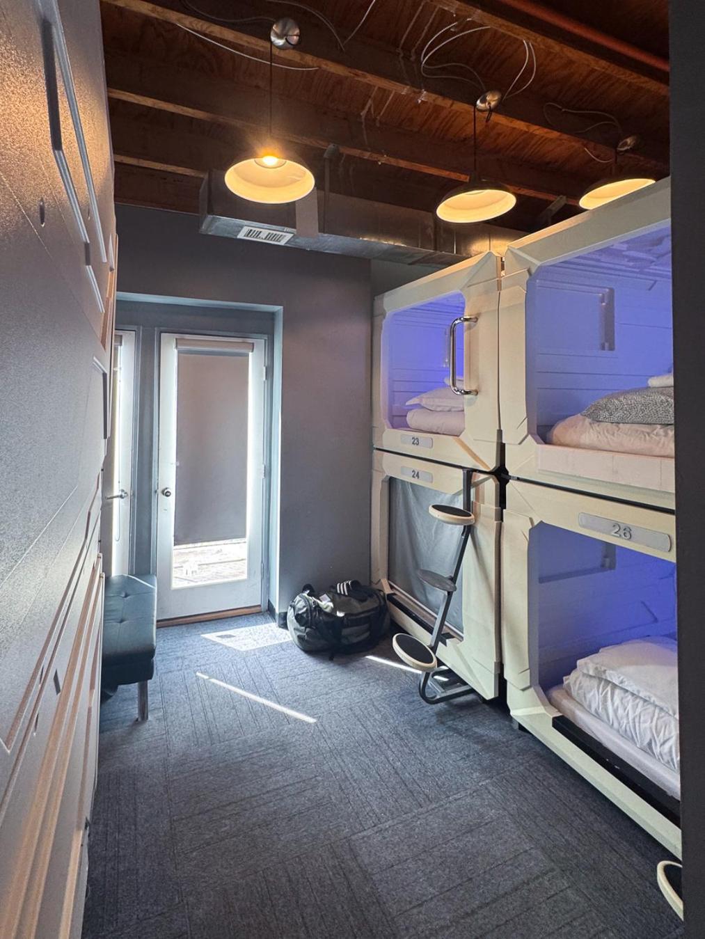 U Street Capsule Hostel Вашингтон Екстериор снимка