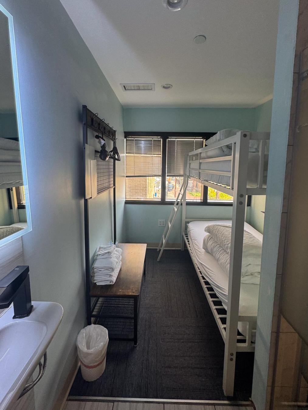 U Street Capsule Hostel Вашингтон Екстериор снимка