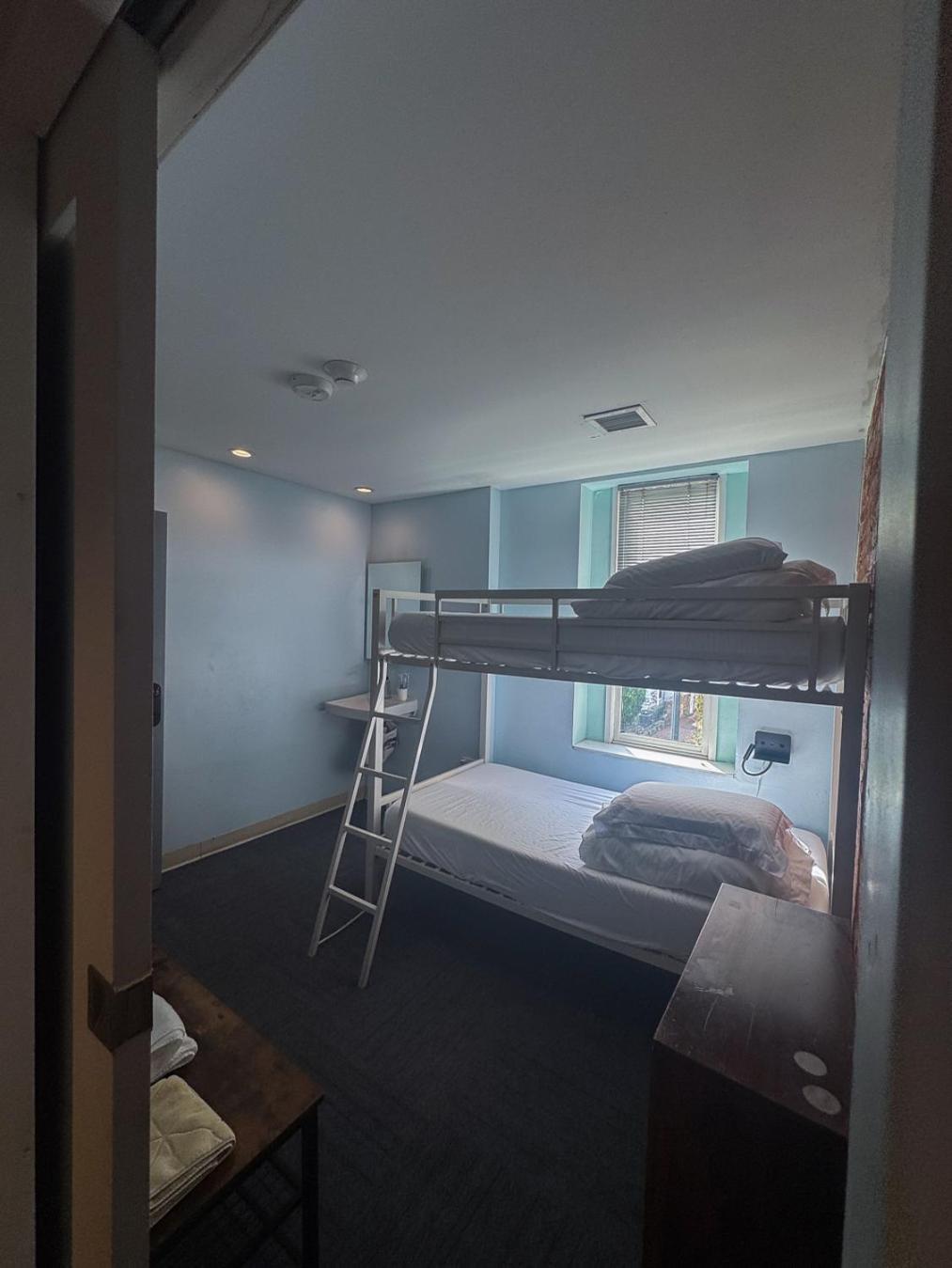 U Street Capsule Hostel Вашингтон Екстериор снимка