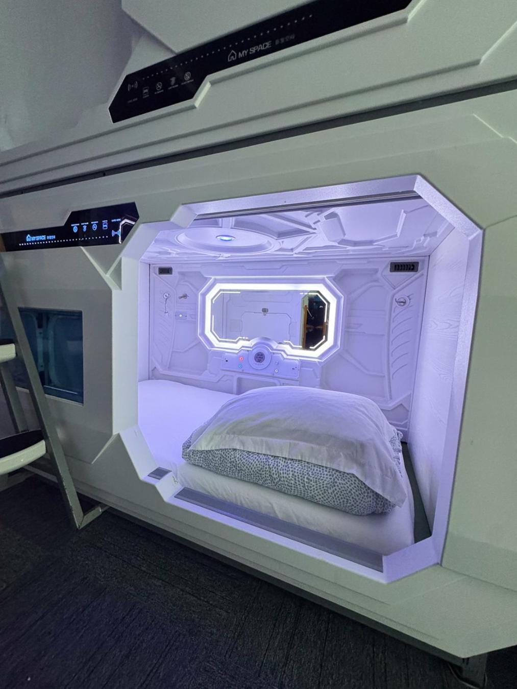 U Street Capsule Hostel Вашингтон Екстериор снимка